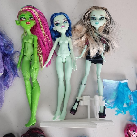 Monster High Dolls Lot G3 Fashion & Mini Figures Venus Draculaura Cleo Stands - Picture 4 of 16
